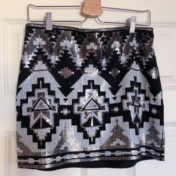 Express Sequin Skirt (black, white, silver) - Picture 4 of 4